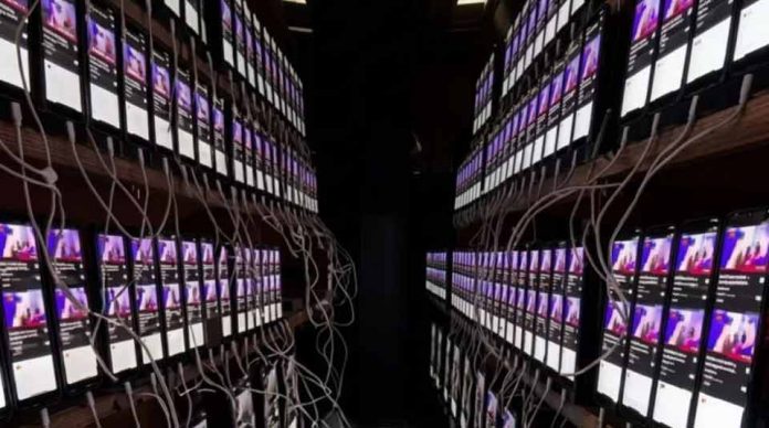 ¿Qué son las granjas de bots y cómo pueden influir en la política?