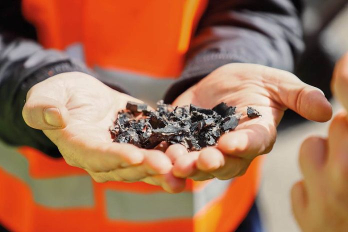 Reciclaje químico: Innovadora tecnología transforma neumáticos viejos en pintura