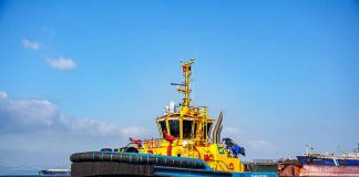 SAAM Towage celebra en Arica el bautizo del Petrel, el primer remolcador IMO Tier III de Chile 