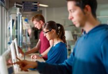 Santander y Coursera ofrecen 100.000 plazas de formación gratuita en IA, datos o liderazgo ante la transformación del mercado laboral