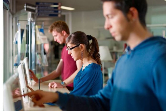Santander y Coursera ofrecen 100.000 plazas de formación gratuita en IA, datos o liderazgo ante la transformación del mercado laboral Santander y Coursera ofrecen 100.000 plazas de formación gratuita en IA, datos o liderazgo ante la transformación del mercado laboral