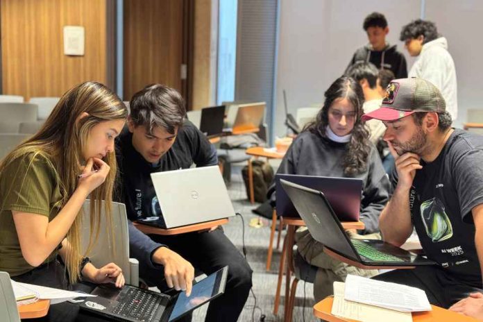 Universidades de América Latina ofrecerán capacitación gratuita en IA SoftServe, NVIDIA y universidades de América Latina ofrecerán capacitación gratuita en IA a más de 4,000 participantes