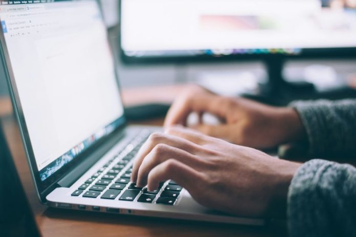 Cómo elegir un notebook para estudiar, trabajar o jugar en Chile Cómo elegir un notebook para estudiar, trabajar o jugar en Chile