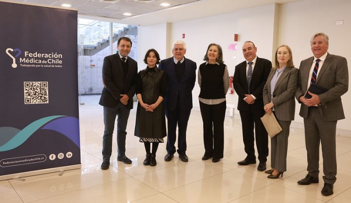 Actores del ecosistema en salud acuerdan colaboración y confianza para potenciar un modelo de salud mixto en Chile