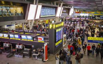 AEROPUERTO SANTIAGO DE CHILE PROYECTA MÁS DE 400 MIL PASAJEROS PARA ESTE FIN DE SEMANA LARGO: VIAJES SE CONCENTRARÁN EN DESTINOS NACIONALES AEROPUERTO SANTIAGO DE CHILE PROYECTA MÁS DE 400 MIL PASAJEROS PARA ESTE FIN DE SEMANA LARGO: VIAJES SE CONCENTRARÁN EN DESTINOS NACIONALES