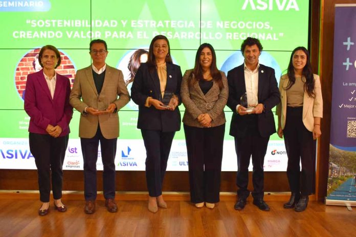 ASIVA abordó la sostenibilidad desde los ámbitos comunicacional, portuario y tributario en seminario ASIVA abordó la sostenibilidad desde los ámbitos comunicacional, portuario y tributario en seminario