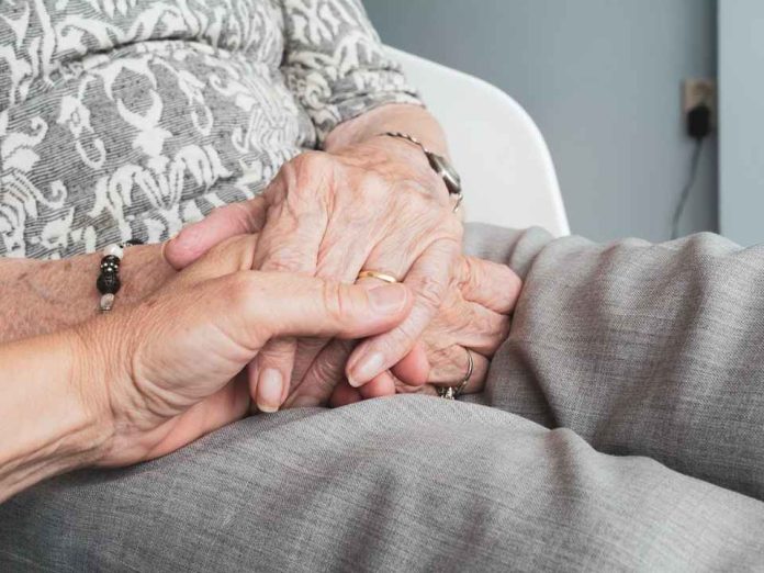 Adultos mayores en quiebra el sobreendeudamiento en la tercera edad golpea a la clase media y alta, no solo a los sectores vulnerables Adultos mayores en quiebra: el sobreendeudamiento en la tercera edad golpea a la clase media y alta, no solo a los sectores vulnerables