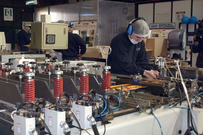Cambio tecnológico y brechas de competencias desafían al sector manufacturero de la región del Biobío Cambio tecnológico y brechas de competencias desafían al sector manufacturero de la región del Biobío