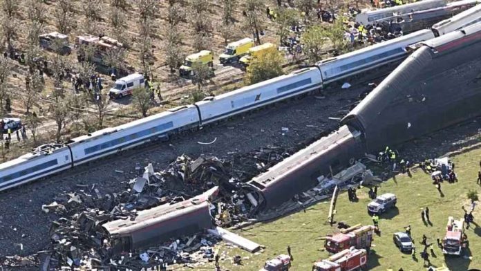 Choque de trenes en España: ¿cómo puede ocurrir una colisión en una red ferroviaria altamente automatizada? Choque de trenes en España: ¿cómo puede ocurrir una colisión en una red ferroviaria altamente automatizada?