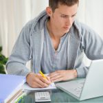 Día Mundial del Ahorro: los chilenos priorizan prepararse para imprevistos y aprender a invertir de manera segura, según el Índice de Bienestar Financiero de Experian.