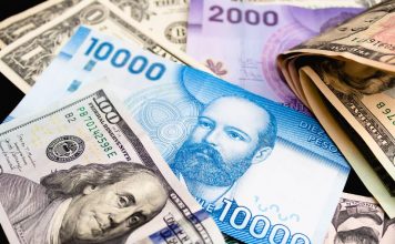 El dólar cede al inicio de semana: PIB de China sorprende al alza y el petróleo Brent roza máximos de cinco meses Dólara pesos chlenos economía mercado negocios inversiones Chile