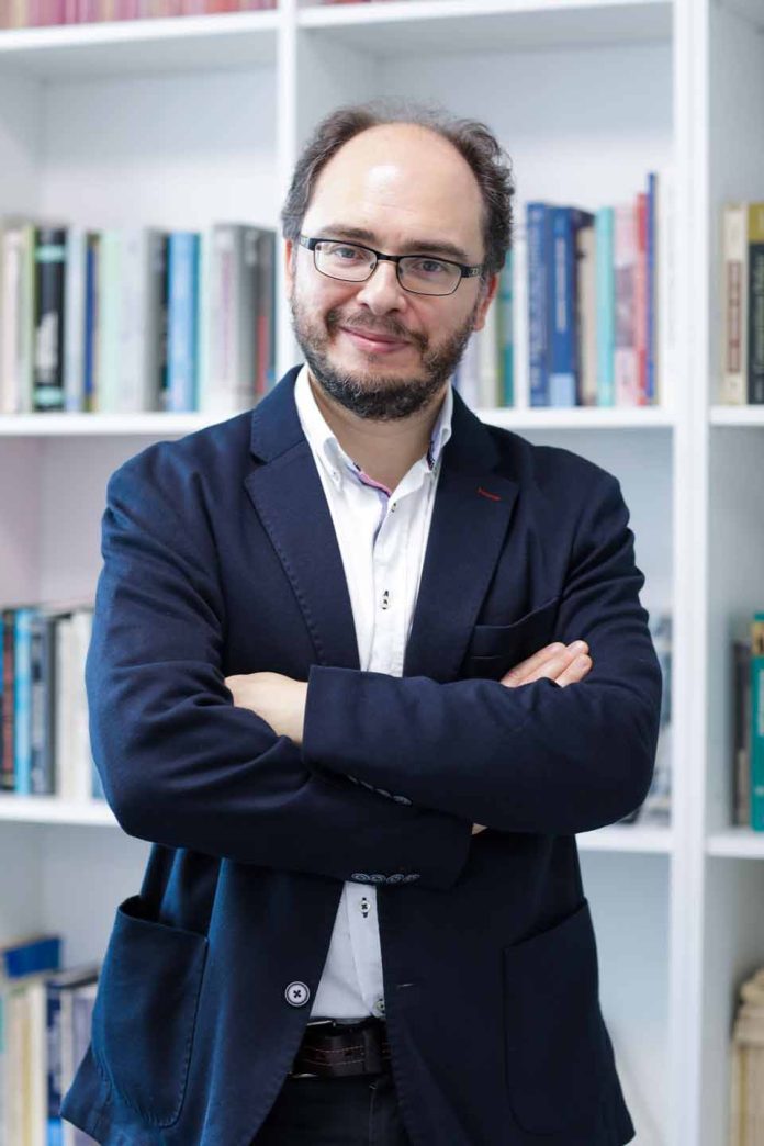 Economista afirma que plan del Gobierno tendrá un efecto acotado en el desempleo y que el factor más importante es el crecimiento económico