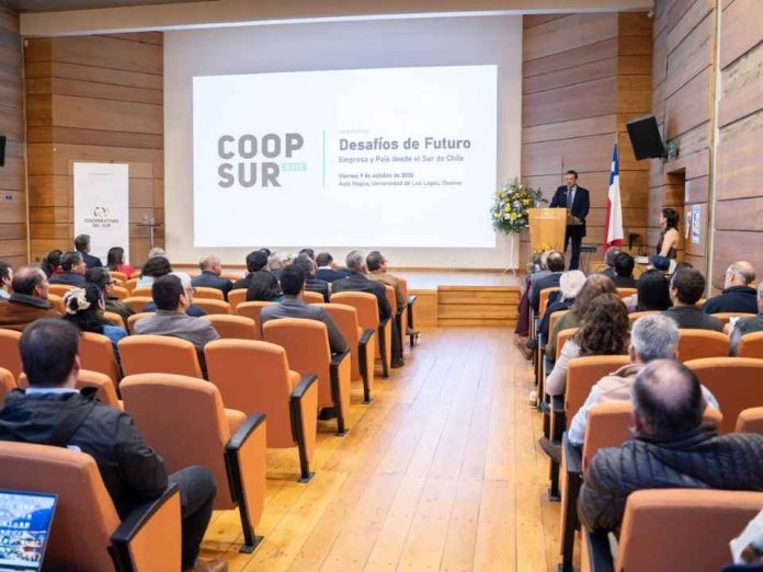 Expertos analizaron los desafíos de las organizaciones y el rumbo de Chile en el Congreso Coop Sur XVIII