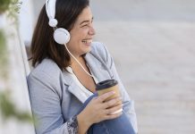Informe de Ibope revela que el 93% de los chilenos consume contenido en formato de audio; la radio lidera