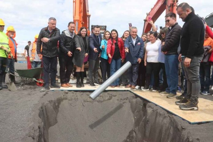 Instalación de primera piedra da inicio a megaproyecto Los Luchadores para 272 familias de Coronel