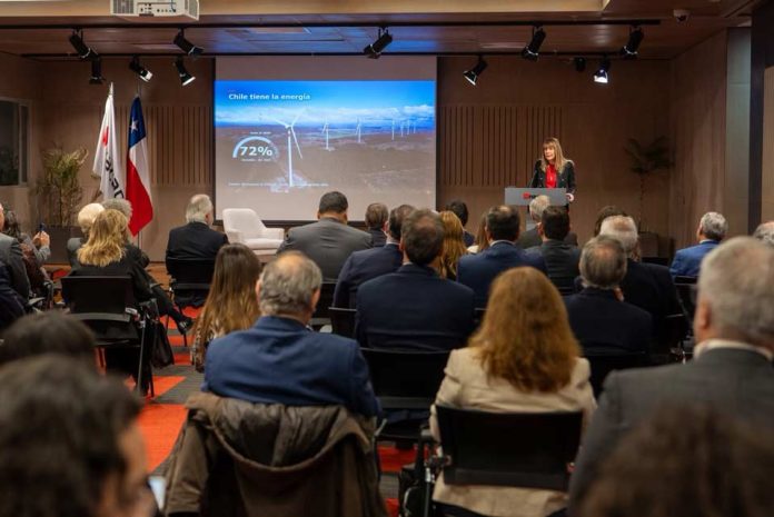 Ministra Rincón anuncia comienzo de mesa con generadoras y viaje a Bolivia para avanzar en integración energética