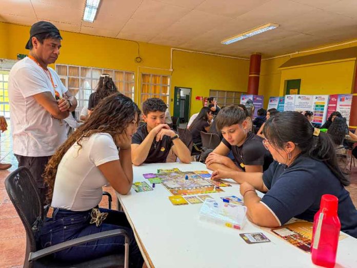 Niños y adolescentes podrán evaluar servicios públicos y exigir respuestas a sus necesidades en Arica