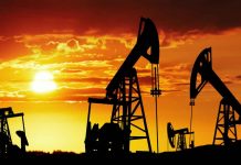 El petróleo se dispara por la tensión en Ormuz y el golpe ya llega a los surtidores chilenos Precio Petróleo Brent, barril crudo, bencina