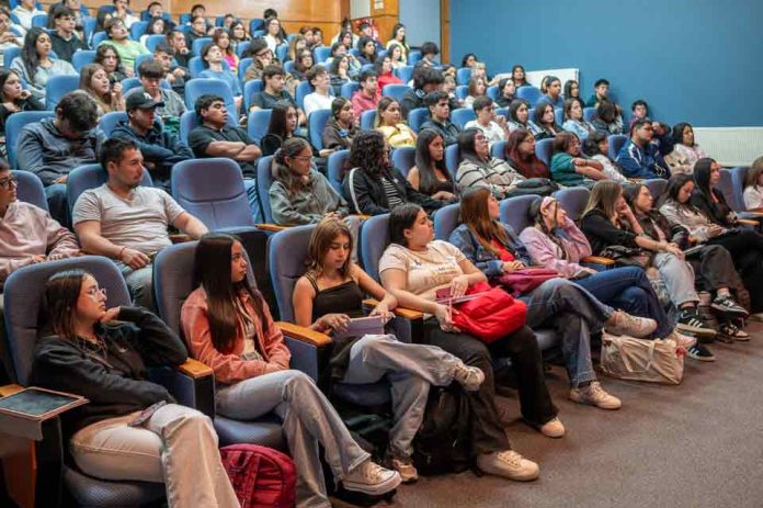 Semana de la Pyme: Seremi de Economía y USS abren espacio de diálogo con foco en Inteligencia Artificial Semana de la Pyme: Seremi de Economía y USS abren espacio de diálogo con foco en Inteligencia Artificial