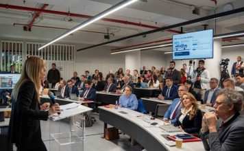 Seminario internacional reunió a la industria, la academia y el Estado para debatir el rol de la electrificación en la transición energética Seminario internacional reunió a la industria, la academia y el Estado para debatir el rol de la electrificación en la transición energética