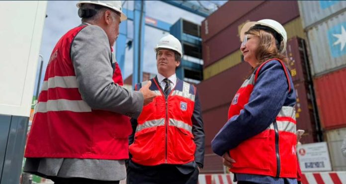 Subsecretario de Hacienda y Aduanas dan inicio a las operaciones de dos nuevos camiones escáner