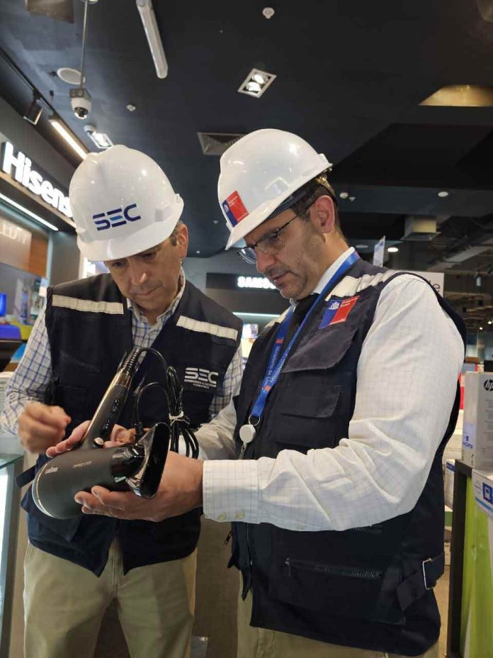 Superintendencia de Electricidad y Combustibles y Seremi de Energía fiscalizan comercio en Arica y detectan productos eléctricos sin Sello SEC Superintendencia de Electricidad y Combustibles y Seremi de Energía fiscalizan comercio en Arica y detectan productos eléctricos sin Sello SEC