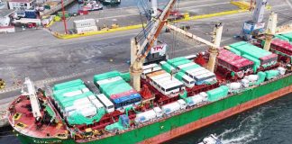 Terminal Portuario de Valparaíso concreta descarga masiva de vagones, buses y maquinaria