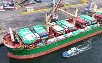 Terminal Portuario de Valparaíso concreta descarga masiva de vagones, buses y maquinaria