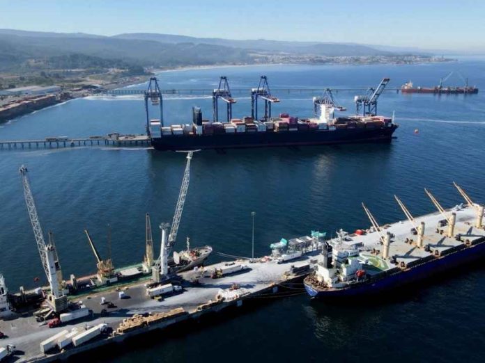 Vaca Muerta mira al Pacífico: Puerto Coronel explora negocios en la mayor feria petrolera de Argentina