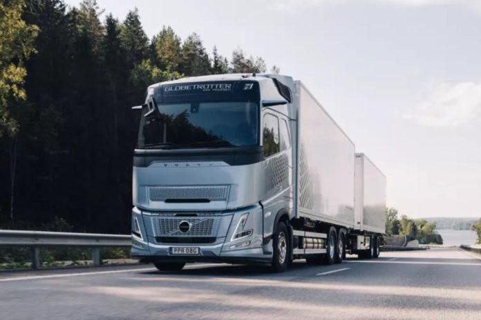 Volvo Trucks alcanza pedido récord de 500 camiones a gas y consolida la transición hacia un transporte pesado de bajas emisiones