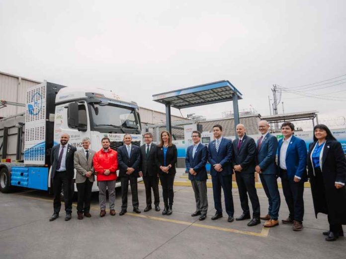 Walmart Chile y Copec inauguran primera hidrolinera para camiones de alto tonelaje 