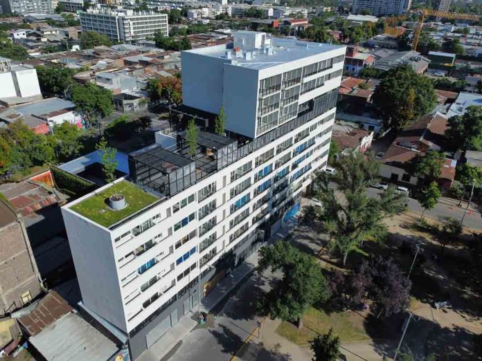Reportaje | Primer edificio en Chile bajo modelo de Recuperación Total de Escombros marca un nuevo estándar para la construcción